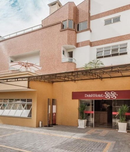 Fotografia da fachada do Hotel Dois H